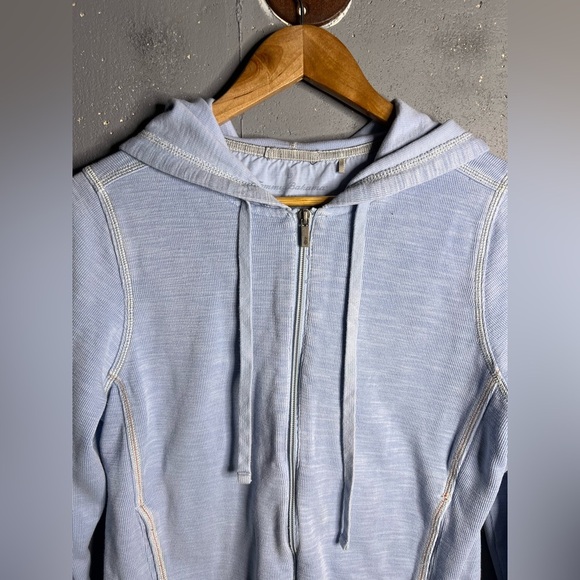 Tommy Bahama Tobago Full zip hoodie in light sky color.  Size Medium. - Picture 3 of 9